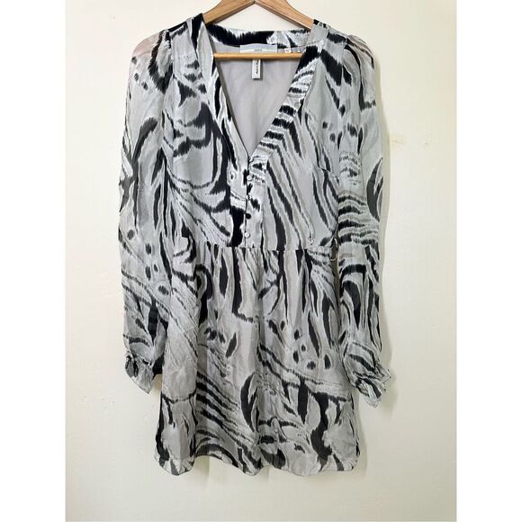 Guess Made in Italy Marcelle Black and Gray V Neck Chiffon Dress Size XS - Picture 2 of 5